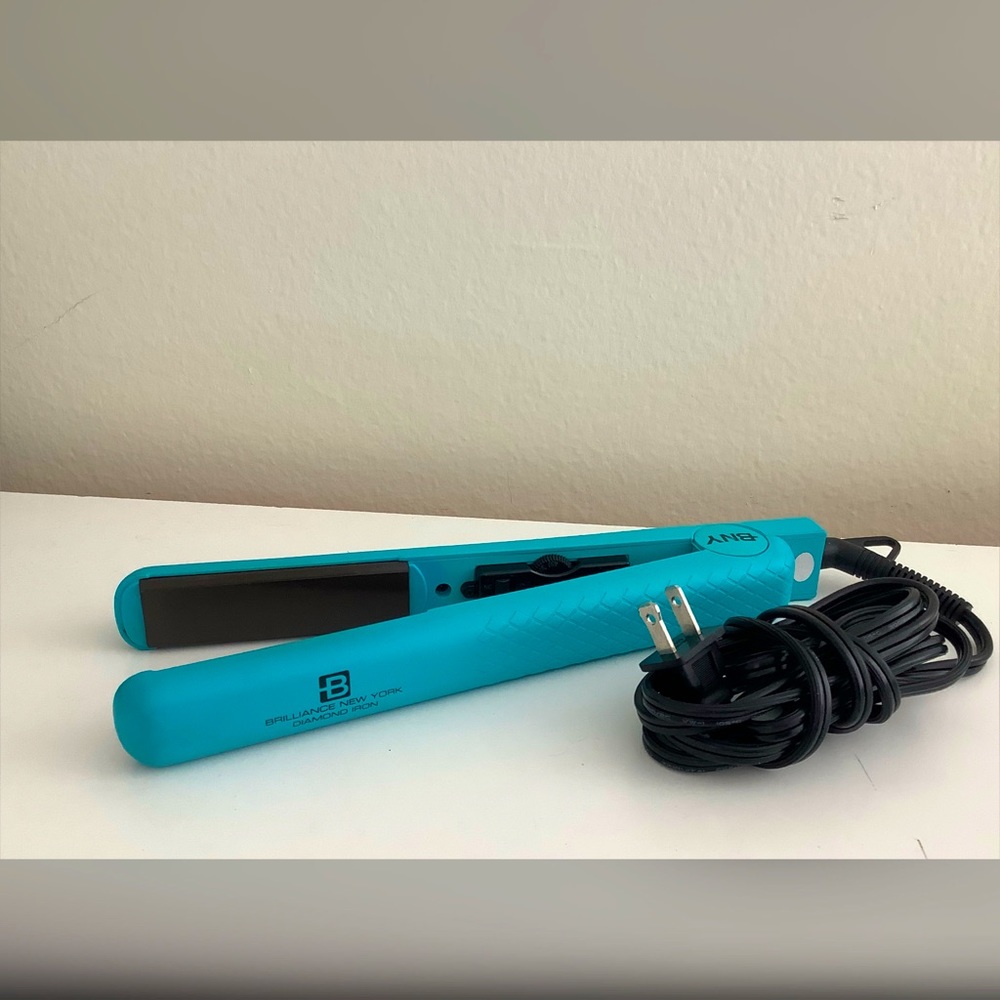 turquiose 1.25” flat iron